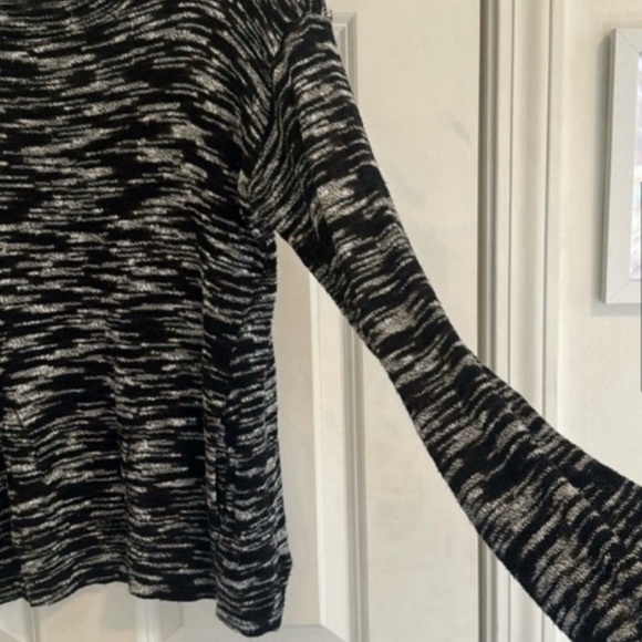 Splendid Heathered Sweater size M - Picture 8 of 11